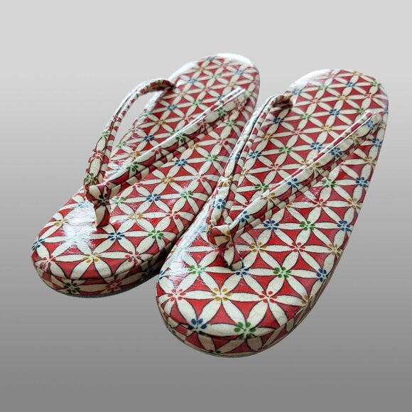 Traditional Japanese Zori Sandals – Red Asanoha Pattern - Picture 1 of 5